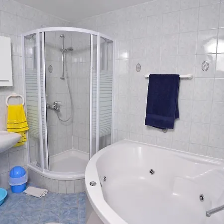 Bella Vista Apartment *