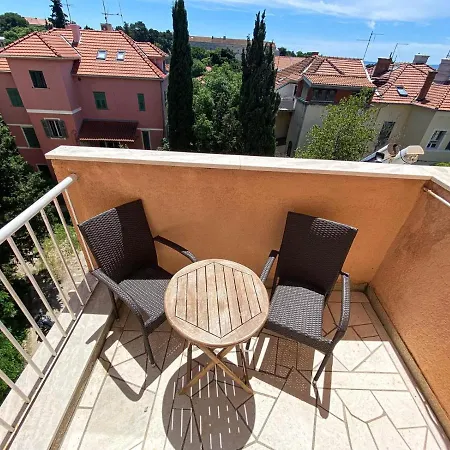 Bella Vista Apartment *