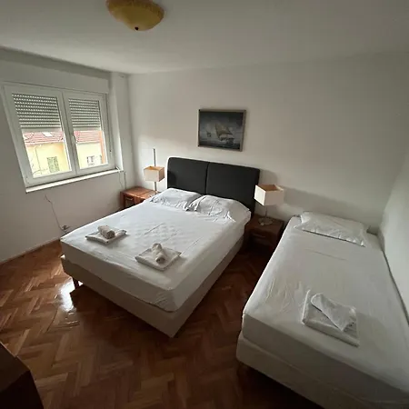 Bella Vista Apartment Split